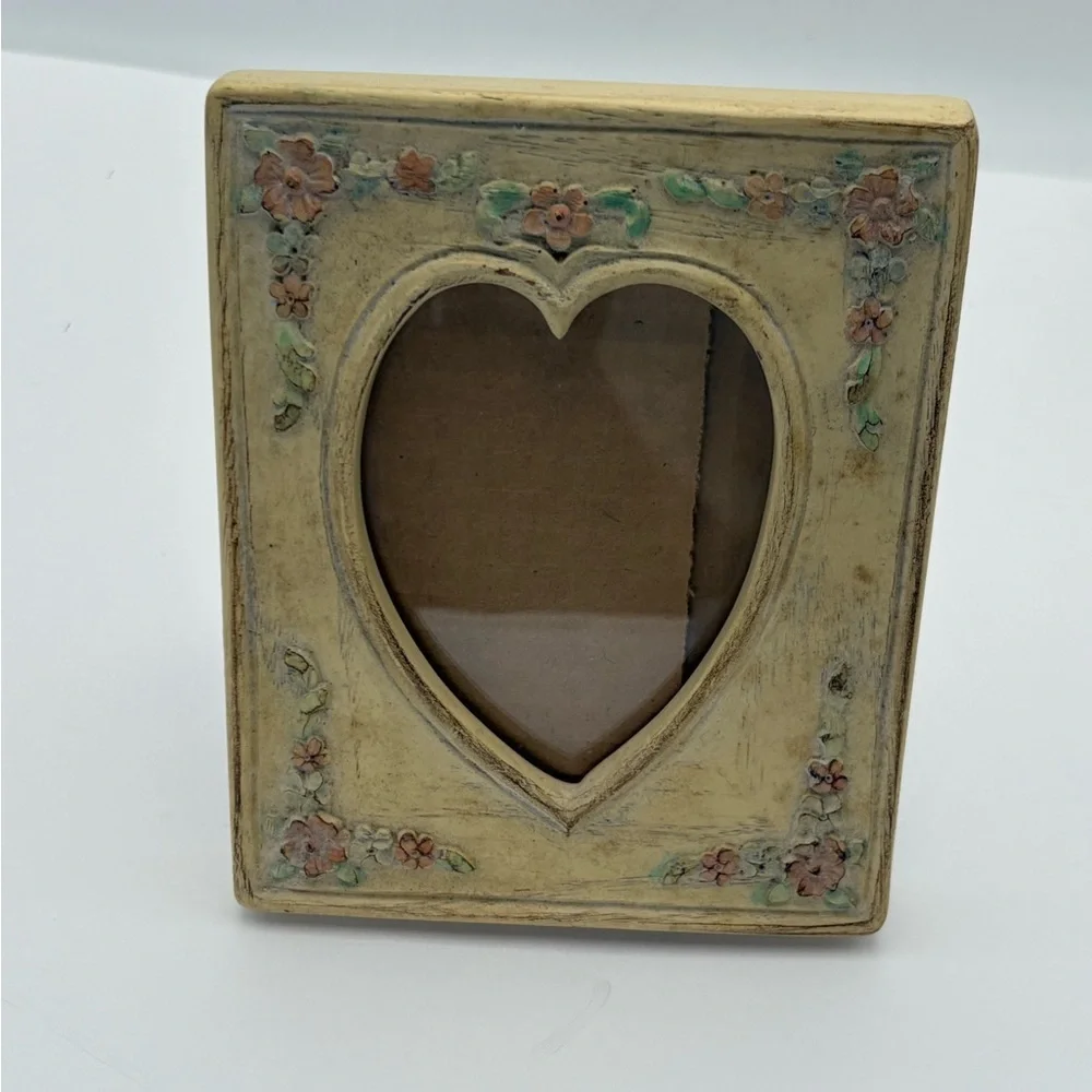 Vintage Floral Heart Frame
